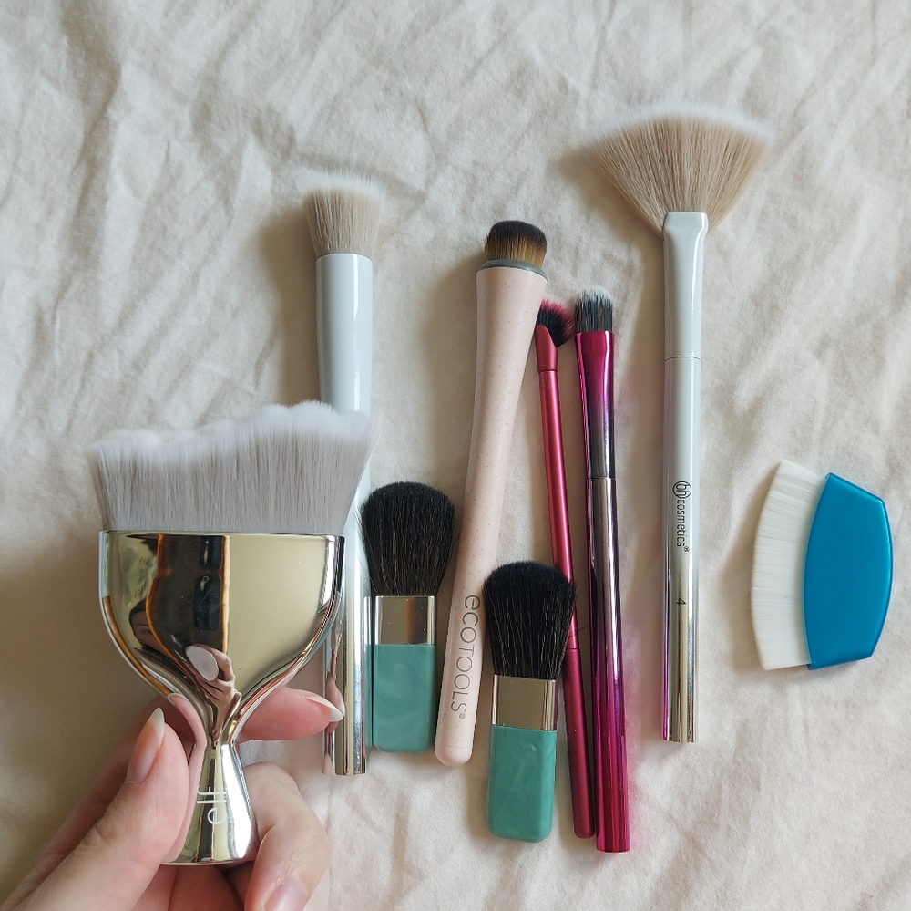 Assortment of 9 like new makeup brushes